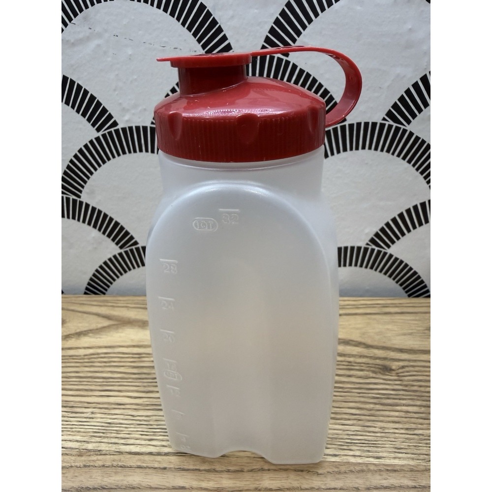 Vintage Rubbermaid Servin Saver 1 QT #1C97 Drink Container Paprika Red Flip Lid